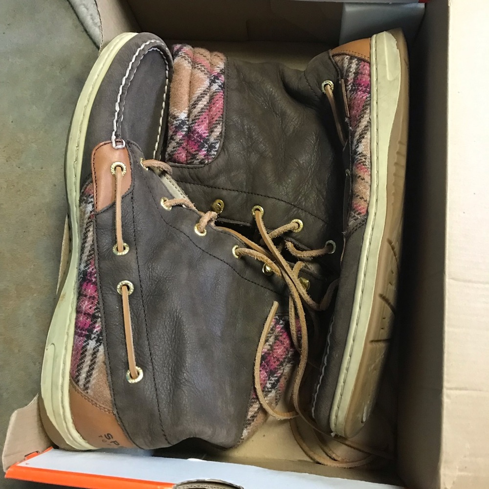 Women’s Sperry Boots pink plaid size 11